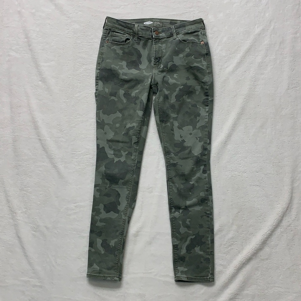 Old Navy Rockstar Super Skinny Mid-Rise Olive Camo Pants Size 10